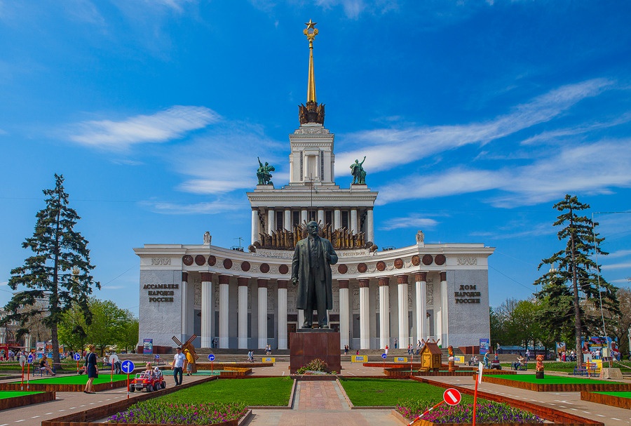 Выставка народного хозяйства. Дом дружбы народов Москва ВДНХ. Всероссийский выставочный центр в Москве. Парк Победы ВДНХ. ВДНХ.домики народного.