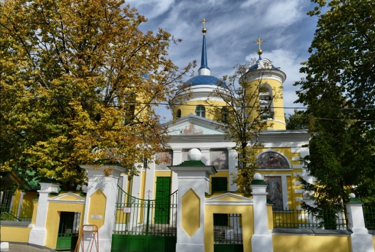 Акулово одинцовский. Храм Покрова Пресвятой Богородицы в Акулово. Село Акулово Церковь Покрова Пресвятой Богородицы. Храм Акулово Одинцово. Акуловская Церковь в Одинцово.