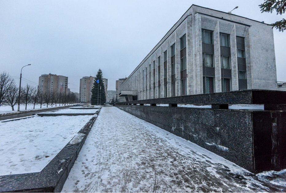 Ученые обнинска. Дом ученых город Обнинск. Обнинск дом учёных концертный зал. Мраморное здание «дома учёных». Обнинск. Обнинск зимой дом ученых.