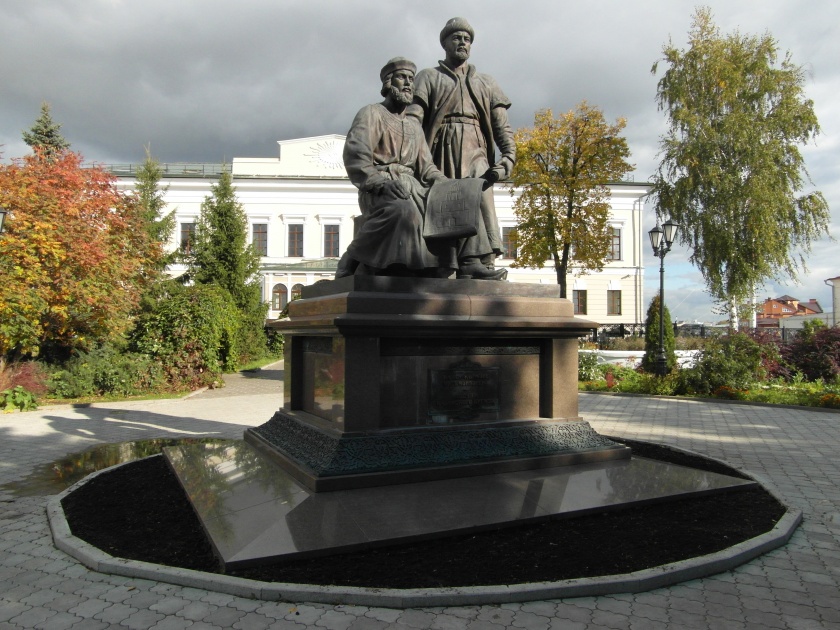 Зодчий казанского. Памятник зодчим Казанского Кремля в Казани. Памятник зодчим. Памятник архитектору в Москве.